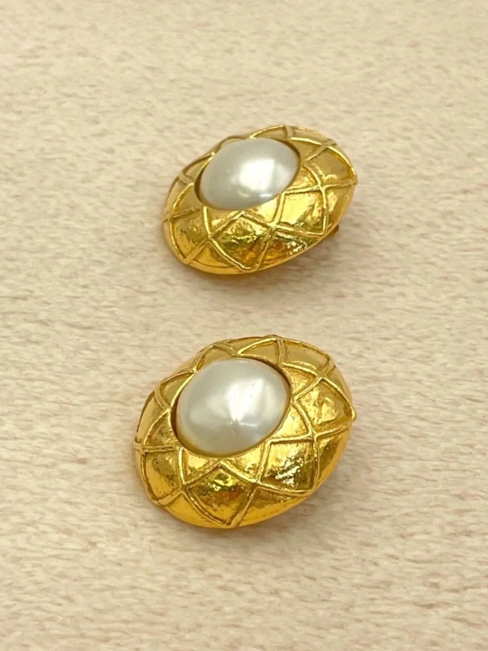 Chanel🩵 Pearl Coco 24kGold Plated Round Earrings W/ Chanel Box -EUC-Authentic